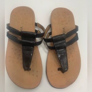 Vionic women’s black patent sandals with Velcro closure size 8